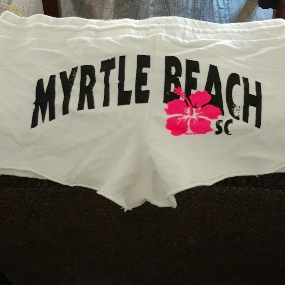 Shorts - Picture 2 of 4